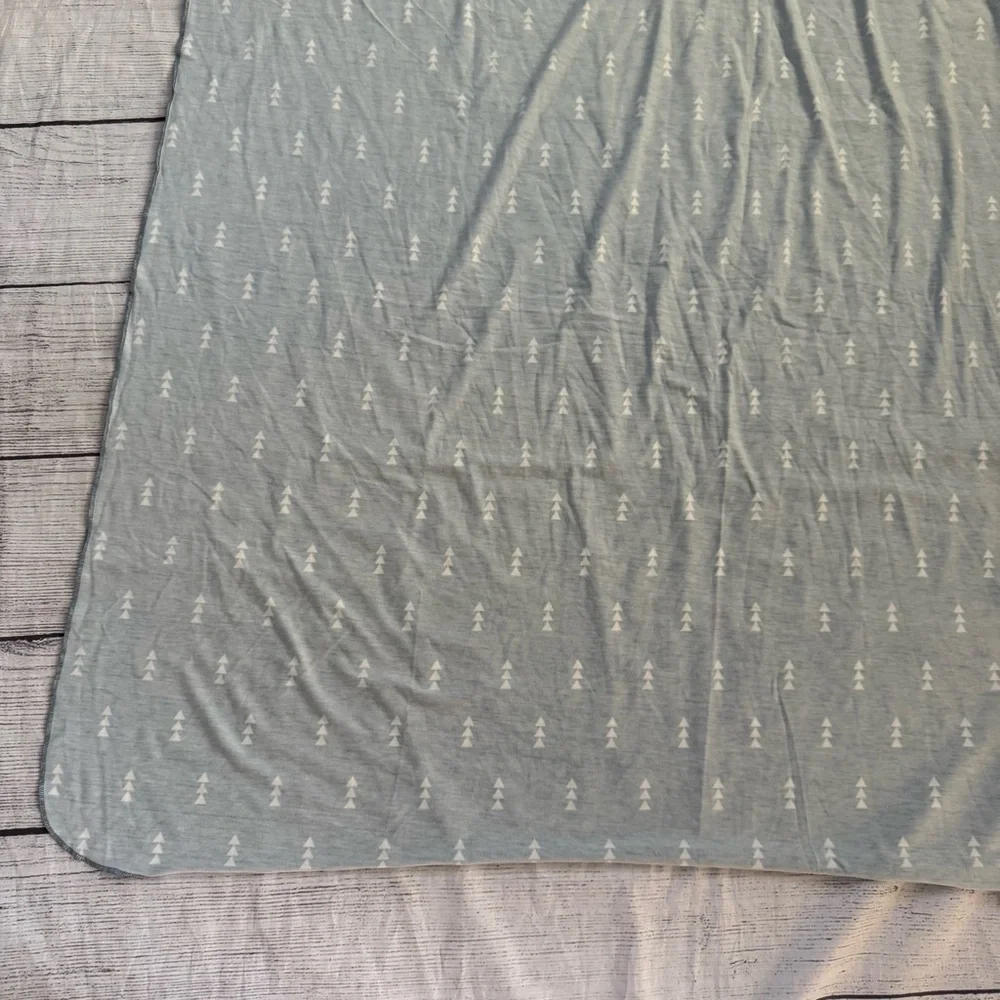 Copper Pearl blue gray arrow baby crib blanket 45 inches by 45.5 inches - Picture 9 of 12